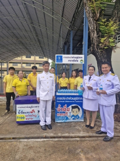 ไฟล์แนบ กปภ.สาขาสุโขทัย ร่วมพิธีเฉลิมพระเกียรติพระบาทสมเด็จพระเจ้าอยู่หัวเนื่องในโอกาสวันเฉลิมพระชนมพรรษาพระบาทสมเด็จพระเจ้าอยู่หัว . วันที่ 28 กรกฎาคม  2567 เวลา 6.30 น. นายธงชัย  สถิตย์ตระกูล ผู้จัดการ  ,หัวหน้างาน และพนักงานในสังกัด ร่วมพิธีเจุดเทียนถวายพระพรชัยมงคล ณ อาคารวรรณกลาง มหาวิทยาลัยการกีฬาแห่งชาติ วิทยาเขตสุโขทัย อ.เมืองสุโขทัย จ.สุโขทัย โดยทั้งในช่วงเช้าและช่วงเย็น กปภ.สาขาสุโขทัย ได้นำน้ำดื่มบรรจุขวดตราสัญลักษณ์ กปภ. แจกให้กับผู้ร่วมพิธีด้วย  ทรงพระเจริญ  28 กรกฎาคม 2567