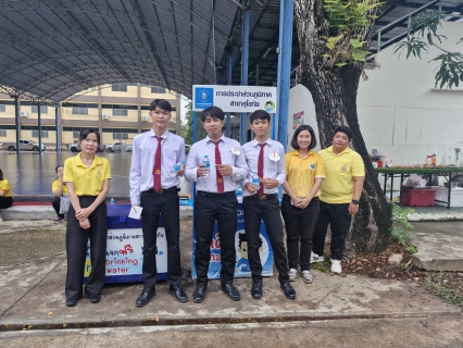 ไฟล์แนบ กปภ.สาขาสุโขทัย ร่วมพิธีเฉลิมพระเกียรติพระบาทสมเด็จพระเจ้าอยู่หัวเนื่องในโอกาสวันเฉลิมพระชนมพรรษาพระบาทสมเด็จพระเจ้าอยู่หัว . วันที่ 28 กรกฎาคม  2567 เวลา 6.30 น. นายธงชัย  สถิตย์ตระกูล ผู้จัดการ  ,หัวหน้างาน และพนักงานในสังกัด ร่วมพิธีเจุดเทียนถวายพระพรชัยมงคล ณ อาคารวรรณกลาง มหาวิทยาลัยการกีฬาแห่งชาติ วิทยาเขตสุโขทัย อ.เมืองสุโขทัย จ.สุโขทัย โดยทั้งในช่วงเช้าและช่วงเย็น กปภ.สาขาสุโขทัย ได้นำน้ำดื่มบรรจุขวดตราสัญลักษณ์ กปภ. แจกให้กับผู้ร่วมพิธีด้วย  ทรงพระเจริญ  28 กรกฎาคม 2567