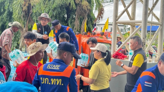 ไฟล์แนบ  กปภ.สาขาตราด ลงพื้นที่  มอบน้ำดื่มบรรจุขวด ช่วยเหลือผู้ประสบภัยน้ำท่วม ต.สะตอ และ ต.เขาสมิง อ.เขาสมิง จ.ตราด 