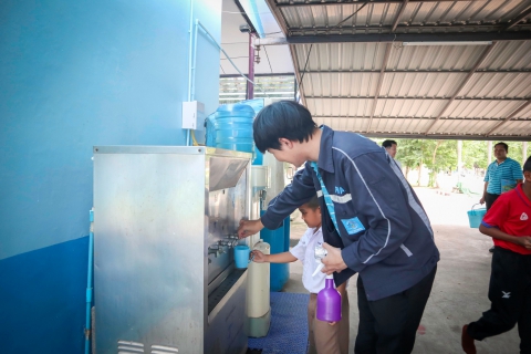 ไฟล์แนบ กปภ.สาขาบ้านฉาง ร่วมกับ กปภ.เขต 1 ดำเนินโครงการ "หลอมรวมใจ มอบน้ำใสสะอาดให้โรงเรียน" เฉลิมพระเกียรติพระบาทสมเด็จพระเจ้าอยู่หัว