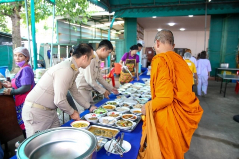 ไฟล์แนบ กปภ.สาขารังสิต (พ) พร้อมกปภ. 4 สาขาในพื้นที่ จ.ปทุมธานี ร่วมเป็นเจ้าภาพหลักในการประกอบเลี้ยงอาหารและเครื่องดื่มผู้เข้าร่วมโครงการบรรพชาอุปสมบท เฉลิมพระเกียรติพระบาทสมเด็จพระเจ้าอยู่หัว เนื่องในโอกาสพระราชพิธีมหามงคลเฉลิมพระชนม์พรรษา 6 รอบ 28 กรกฎาคม 2567 จังหวัดปทุมธานี ณ วัดเทพสรธรรมาราม ตำบลบ้านใหม่ อำเภอเมืองปทุมธานี จังหวัดปทุมธานี 