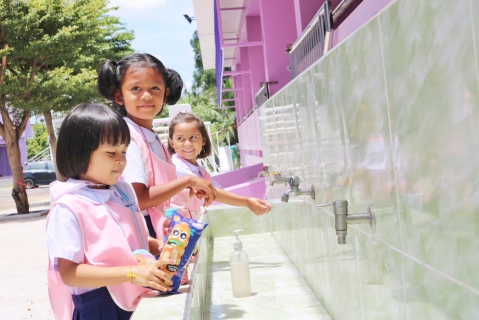 ไฟล์แนบ กปภ.สาขาสาขาปทุมธานี ดำเนินโครงการ "หลอมรวมใจ มอบน้ำใสสะอาดให้โรงเรียน" เฉลิมพระเกียรติพระบาทสมเด็จพระเจ้าอยู่หัว เนื่องในโอกาสมหามงคลเฉลิมพระชนมพรรษา 6 รอบ 28 กรกฎาคม 2567 