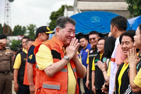 ไฟล์แนบ กปภ.สาขาเทิง ร่วมต้อนรับ นายอนุทิน ชาญวีรกุล รองนายกรัฐมนตรีและรัฐมนตรีว่าการกระทรวงมหาดไทย และนายภูมิธรรม เวชชยชัย รองนายกรัฐมนตรีและรัฐมนตรีว่าการกระทรวงพาณิชย์ พร้อมคณะ ที่เดินทางมาตรวจเยี่ยมและมอบสิ่งของช่วยเหลือผู้ประสบอุทกภัยในพื้นที่ อ.เทิง จ.เชียงราย