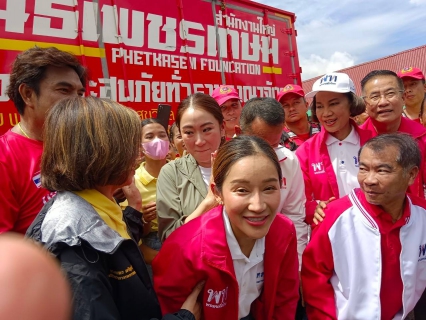 ไฟล์แนบ กปภ.สาขาสวรรคโลก แจกจ่ายน้ำดื่มบรรจุขวดให้กับประชาชนที่ประสบอุทกภัยน้ำท่วม