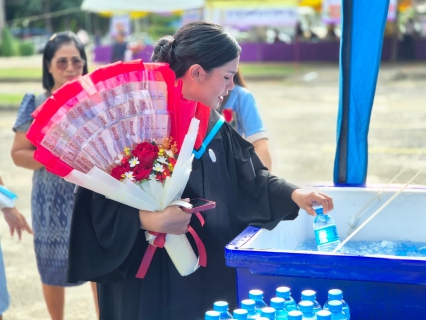 ไฟล์แนบ กปภ.สาขาสุราษฎร์ธานี(ชั้นพิเศษ) ออกหน่วยบริการน้ำดื่มแก่ประชาชน พิธีมอบปริญญาบัตรแก่ผู้สำเร็จการศึกษาจากมหาวิทยาลัยราชภัฏในเขตภาคใต้ ประจำปี 2567