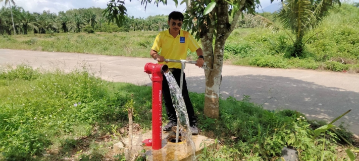 ไฟล์แนบ กปภ.สาขากระบี่ ดำเนินการตามแผนงานบริการและควบคุมน้ำสูญเสีย โบล์วน้ำเพื่อระบายตะกอนในเส้นท่อ บริเวณเทศบาลตำบลเขาพนม อำเภอเขาพนม จังหวัดกระบี่