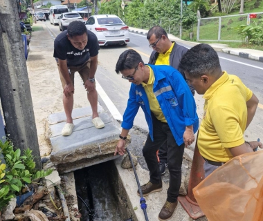 ไฟล์แนบ กปภ.สาขาภูเก็ต ลงพื้นที่เกิดเหตุดินโคลนสไลด์ พร้อมมอบน้ำดื่มแก่ผู้ประสบภัย