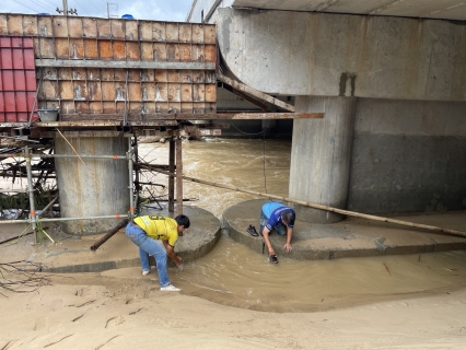 ไฟล์แนบ กปภ.สาขากระบี่ ดำเนินงานตามแผนบริหารจัดการน้ำสูญเสียเชิงรุก เดินหน้าลงพื้นที่ทำ Step Test ท่อส่งน้ำ MM-02 สถานีผลิตและจ่ายน้ำตลาดเก่า (เหนือคลอง) ตำบลกระบี่ใหญ่ อำเภอเมืองกระบี่  จังหวัดกระบี่ เดินเท้าหาท่อแตกรั่ว พร้อมซ่อมปิดจุด เพื่อลดการเกิดน้ำสูญเสีย