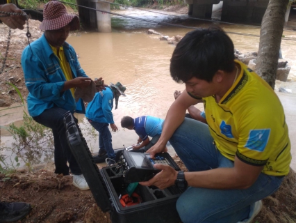 ไฟล์แนบ กปภ.สาขากระบี่ ดำเนินงานตามแผนบริหารจัดการน้ำสูญเสียเชิงรุก เดินหน้าลงพื้นที่ทำ Step Test ท่อส่งน้ำ MM-02 สถานีผลิตและจ่ายน้ำตลาดเก่า (เหนือคลอง) ตำบลกระบี่ใหญ่ อำเภอเมืองกระบี่  จังหวัดกระบี่ เดินเท้าหาท่อแตกรั่ว พร้อมซ่อมปิดจุด เพื่อลดการเกิดน้ำสูญเสีย