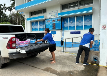 ไฟล์แนบ การประปาส่วนภูมิภาคสาขาบ้านนาสาร สนับสนุนน้ำดื่มบรรจุขวดตราสัญลักษณ์ กปภ. ในโครงการหน่วยแพทย์เคลื่อนที่(พอ.สว) รพ. สต.บ้านควนร่อน