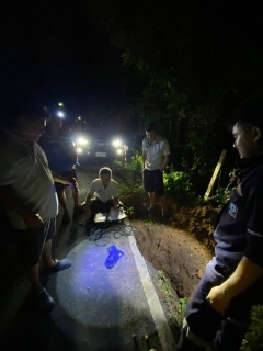 ไฟล์แนบ กปภ.สาขาตะกั่วป่า ดำเนินงานตามแผนบริหารจัดการน้ำสูญเสียเชิงรุก ทำ Step Test ลงพื้นที่เดินเท้าหาท่อแตกรั่ว เพื่อลดการเกิดน้ำสูญเสีย