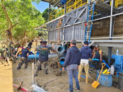 ไฟล์แนบ การประปาส่วนภูมิภาค ร่วมกับ ภาคีเครือข่าย ร่วมกันช่วยเหลือและบรรเทาความเดือดร้อนของประชาชนในพื้นที่ประสบอุทกภัย โดยร่วมกันฟื้นฟูระบบผลิตน้ำประปาของ กปภ.สาขาแม่สาย