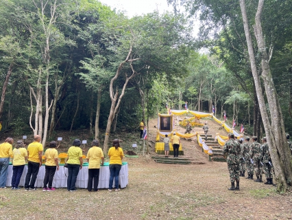 ไฟล์แนบ กปภ.สาขากุยบุรี ร่วมวางดอกไม้สีเหลือง ตอเอกไม้จันทน์หอม เพื่อถวายเป็นพระราชกุศลและน้อมรำลึกถึงพระมหากรุณาธิคุณ พระบาทสมเด็จพระบรมชนกาธิเบศร มหาภูมิพลอดุลยเดชมหาราช บรมนาถบพิตร