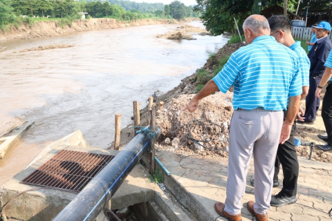 ไฟล์แนบ กรรมการ กปภ. พร้อม อนุกรรมการกฎหมายของ กปภ. และอนุกรรมการบริหารของ กปภ. เยี่ยมและให้กำลังใจ ผู้บริหารและพนักงาน กปภ.เขต 9 และ กปภ.สาขาในสังกัด