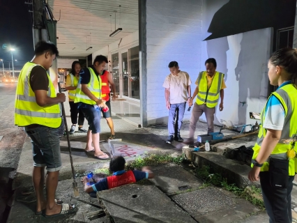 ไฟล์แนบ กปภ.สาขาตราด เดินหน้าลดน้ำสูญเสีย ออกสำรวจหาท่อรั่วตามแผน ค้นหาท่อแตก/รั่วต่อเนื่อง ในพื้นที่ DMA-02-2-1 คลองยายหลา ถนนท่าเรือจ้าง ตำบลวังกระแจะ อำเภอเมืองตราด จังหวัดตราด