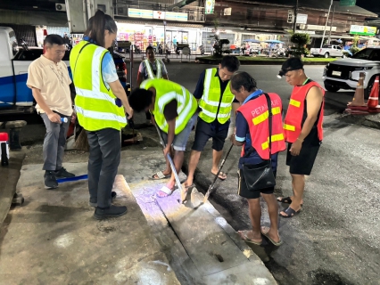 ไฟล์แนบ กปภ.สาขาตราด เดินหน้าลดน้ำสูญเสีย ออกสำรวจหาท่อรั่วตามแผน ค้นหาท่อแตก/รั่วต่อเนื่อง ในพื้นที่ DMA-02-2-1 คลองยายหลา ถนนท่าเรือจ้าง ตำบลวังกระแจะ อำเภอเมืองตราด จังหวัดตราด