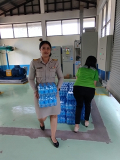 ไฟล์แนบ การประปาส่วนภูมิภาคสาขาท่าแซะ มอบน้ำดื่มบรรจุขวดตราสัญลักษณ์ กปภ. จำนวน ๒๐๐ ขวด