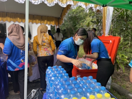 ไฟล์แนบ การประปาส่วนภูมิภาคสาขากระบี่ ร่วมสนับสนุนน้ำดื่มบรรจุขวดตราสัญลักษณ์ กปภ.ต้อนรับผู้ว่าราชการจังหวัดกระบี่