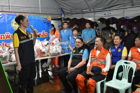 ไฟล์แนบ การประปาส่วนภูมิภาคสาขานราธิวาส ร่วมกับกระทรวงมหาดไทยและจังหวัดนราธิวาส สนับสนุนน้ำดื่มตราสัญลักษณ์ กปภ. แก่ผู้ประสบอุทกภัย