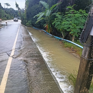 ไฟล์แนบ กปภ.สาขานราธิวาส เร่งซ่อมท่อจ่ายน้ำขาด เหตุน้ำท่วมขังในพื้นที่ เพื่อจ่ายประปาอย่างต่อเนื่อง บรรเทาความเดือดร้อนของลูกค้าในช่วงเกิดเหตุน้ำท่วม