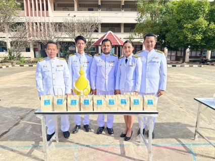 ไฟล์แนบ กปภ.สาขาปักธงชัย ร่วมเจริญพระพุทธมนต์ ทำบุญตักบาตร และวางพานพุ่มดอกไม้ วันคล้ายวันพระบรมราชสมภพ รัชกาลที่ 9 วันชาติ และวันพ่อแห่งชาติ