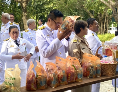 ไฟล์แนบ กปภ.สาขาขลุง เข้าร่วมพิธีทำบุญตักบาตรถวายพระราชกุศล และพิธีถวายเครื่องราชสักการะพร้อมวางพานพุ่ม เนื่องในกิจกรรมวันคล้ายวันพระบรมราชสมภพ พระบาทสมเด็จพระบรมชนกาธิเบศรมหาภูมิพลอดุลยเดชมหาราช บรมนาถบพิตร วันชาติ และวันพ่อแห่งชาติ 5 ธันวาคม 2567