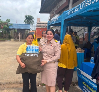 ไฟล์แนบ กปภ.สาขาพังลา ร่วมต้อนรับองคมนตรีและคณะ เนื่องในโอกาสเชิญสิ่งของพระราชทานมอบแก่ประชาชนผู้ประสบอุทกภัย ในพื้นที่จังหวัดสงขลา