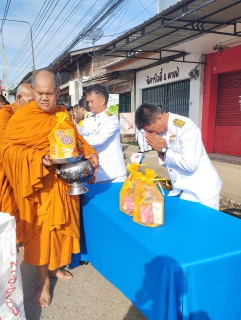 ไฟล์แนบ การประปาส่วนภูมิภาคสาขาท่าแซะ เข้าร่วมพิธีเจริญพระพุทธมนต์และทำบุญตักบาตรถวายพระราชกุศล และพิธีวางพานพุ่มดอกไม้ถวายราชสักการะ ในวันคล้ายวันพระบรมราชสมภพ พระบาทสมเด็จพระบรมชนกาธิเบศร มหาภูมิพลอดุลยเดชมหาราช บรมนาถพิตร วันชาติ และวันพ่อแห่งชาติ ๕ ธันวาคม ๒๕๖๗