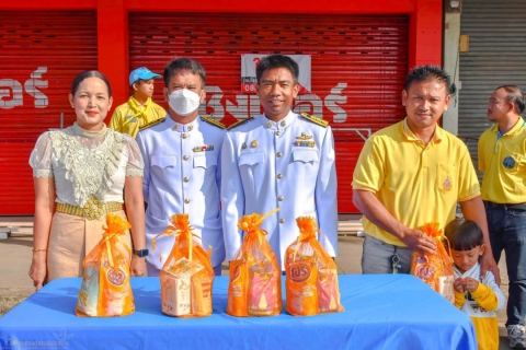 ไฟล์แนบ การประปาส่วนภูมิภาคสาขาท่าแซะ เข้าร่วมพิธีเจริญพระพุทธมนต์และทำบุญตักบาตรถวายพระราชกุศล และพิธีวางพานพุ่มดอกไม้ถวายราชสักการะ ในวันคล้ายวันพระบรมราชสมภพ พระบาทสมเด็จพระบรมชนกาธิเบศร มหาภูมิพลอดุลยเดชมหาราช บรมนาถพิตร วันชาติ และวันพ่อแห่งชาติ ๕ ธันวาคม ๒๕๖๗