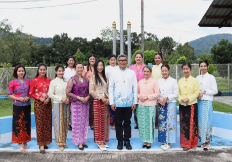 ไฟล์แนบ กปภ.สาขาภูเก็ต ร่วมประชาสัมพันธ์มรดกภูมิปัญญาทางวัฒนธรรมของชาติ โดยการแต่งกายชุดเคบายาและผ้าบาติก