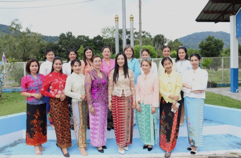 ไฟล์แนบ กปภ.สาขาภูเก็ต ร่วมประชาสัมพันธ์มรดกภูมิปัญญาทางวัฒนธรรมของชาติ โดยการแต่งกายชุดเคบายาและผ้าบาติก