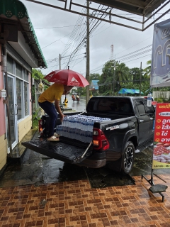 ไฟล์แนบ กปภ.สาขาขนอม มอบน้ำดื่มบรรจุขวดตราสัญลักษณ์ กปภ. จำนวน 500 ขวด แก่เทศบาลตำบลอ่าวขนอม และผู้ใหญ่บ้าน หมู่ที่ 3 ต.ควนทอง อ.ขนอม จ.นครศรีฯ