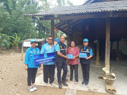 ไฟล์แนบ กปภ.สาขาหลังสวน มอบน้ำดื่มบรรจุขวดตราสัญลักษณ์ กปภ. จำนวน 400 ขวด เพื่อช่วยเหลือผู้ประสบภัยน้ำท่วม ณ หมู่บ้านโขยง หมู่บ้านเชิงคีรี  ตำบลปากแพรก อำเภอสวี จังหวัดชุมพร