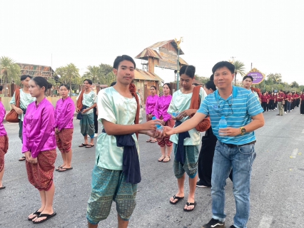 ไฟล์แนบ กปภ.สาขาตาก เข้าร่วมพิธีบวงสรวงดวงพระวิญญาณสมเด็จพระเจ้าตากสินมหาราช พร้อมสนับสนุนน้ำดื่มได้บรรจุขวดตราสัญลักษณ์ กปภ. ให้แก่ผู้เข้าร่วมเดินขบวนแห่เทิดพระเกียรติสมเด็จพรเจ้าตากสินมหาราช