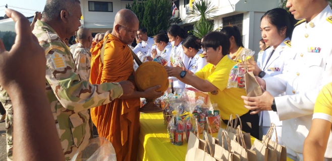 ไฟล์แนบ ร่วมพิธีเจริญพระพุทธมนต์และทำบุญตักบาตรถวายพระราชกุศล เฉลิมพระเกียรติพระบาทสมเด็จพระเจ้าอยู่หัวฯ