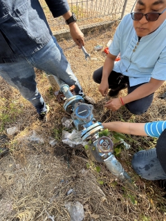 ไฟล์แนบ กปภ.สาขากำแพงเพชร นำทีมพนักงานาตรวจสอบสภาพมาตรวัดน้ำและทำการถอดล้างทำความสะอาด T-Strainer ลูกค้ารายใหญ่ 