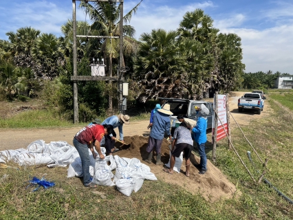 ไฟล์แนบ การประปาส่วนภูมิภาคสาขาบางสะพาน ร่วมกันกั้นกระสอบทราย บริเวณสปริงเวย์ทางไหลระบาย             ของน้ำดิบในอ่างเก็บน้ำช้างแรก