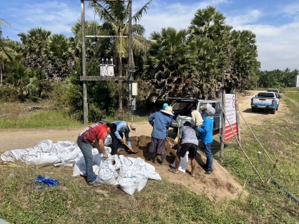 ไฟล์แนบ การประปาส่วนภูมิภาคสาขาบางสะพาน ร่วมกันกั้นกระสอบทราย บริเวณสปริงเวย์ทางไหลระบาย             ของน้ำดิบในอ่างเก็บน้ำช้างแรก