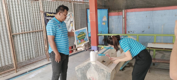 ไฟล์แนบ กปภ.สาขากาญจนบุรี ดำเนินกิจกรรมโครงการ " หลอมรวมใจ มอบน้ำใสสะอาดให้โรงเรียน  เฉลิมพระเกียรติพระบาทสมเด็จพระเจ้าอยู่หัว เนื่องในโอกาสพระราชพิธีมหามงคลเฉลิมพระชนมพรรษา 6 รอบ 28 กรกฎาคม 2567  