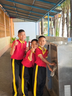 ไฟล์แนบ กปภ.สาขาพัทยา ร่วมโครงการ หลอมรวมใจ มอบน้ำใสให้โรงเรียน เฉลิมพระเกียรติพระบาทสมเด็จพระเจ้าอยู่หัว เนื่องในโอกาสพระราชพิธีมหามงคล เฉลิมพระชนมพรรษา ๖ รอบ ๒๘ กรกฎาคม ๒๕๖๗