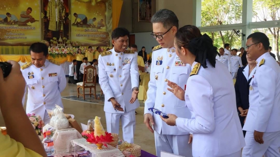 ไฟล์แนบ กปภ.สาขาสมุทรสงคราม ร่วมพิธีถวายราชสักการะพระบาทสมเด็จพระบรมชนกาธิเบศร มหาภูมิพลอดุลยเดชมหาราช บรมนาถบพิตร พระบิดาแห่งมาตรฐานการช่างไทยเนื่องในงานวันมาตรฐานฝีมือแรงงานแห่งชาติ ประจำปี พ.ศ. 2568