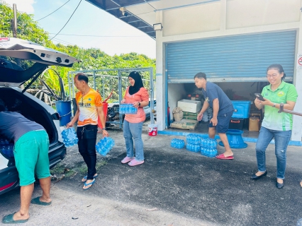 ไฟล์แนบ กปภ.สาขาตะกั่วป่า สนับสนุนน้ำดื่มบรรจุขวดตราสัญลักษณ์ กปภ. ให้กับที่ทำการองค์การบริหารส่วนตำบลทุ่งมะพร้าว ภายใต้โครงการกปภ.ปันน้ำใจ (PWA Care)