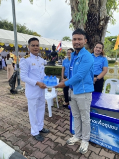 ไฟล์แนบ กปภ.สาขานครศรีธรรมราช แจกน้ำดื่มบรรจุขวดตราสัญลักษณ์ กปภ. แก่ผู้มาร่วมพิธีปลูก "พระศรีมหาโพธิทศมราชบพิตร"