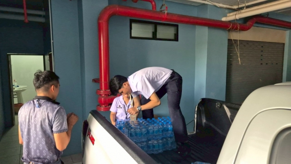 ไฟล์แนบ กปภ.สาขาสุราษฎร์ธานี สนับสนุนน้ำดื่มบรรจุขวดตราสัญลักษณ์ กปภ. เตรียมความพร้อมในการรับเสด็จฯ ณ หอประชุมวชิราลงกรณ มหาวิทยาลัยราชภัฎสุราษฎร์ธานี