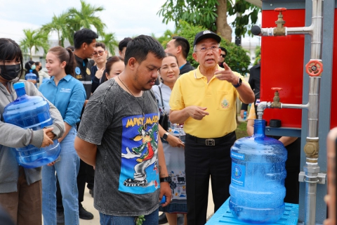 ไฟล์แนบ กปภ.ข.3 ร่วมกับ กปภ.สาขาเพชรบุรี ให้การต้อนรับ นายบุญจง วงศ์ไตรรัตน์ ผู้ช่วยรัฐมนตรีประจำกระทรวงมหาดไทย และตรวจเยี่ยมโครงการ น้ำดื่มสะอาด มินิสเตชั่น Mini Station