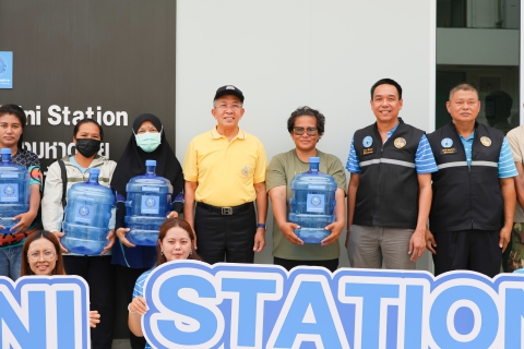 ไฟล์แนบ กปภ.ข.3 ร่วมกับ กปภ.สาขาเพชรบุรี ให้การต้อนรับ นายบุญจง วงศ์ไตรรัตน์ ผู้ช่วยรัฐมนตรีประจำกระทรวงมหาดไทย และตรวจเยี่ยมโครงการ น้ำดื่มสะอาด มินิสเตชั่น Mini Station