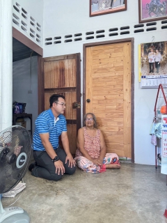 ไฟล์แนบ กปภ.สาขาขอนแก่น (พ) ร่วมมอบน้ำดื่มบรรจุขวดตราสัญลักษณ์ กปภ. พร้อมสำรวจตรวจสอบให้คำเเนะนำการดูเเลอุปกรณ์ประปาภายในบ้านเบื้องต้น ในโครงการ บริหารจัดการเเละนำเทคโนโลยีสิ่งอำนวยความสะดวกให้กับคนพิการในชุมชน 