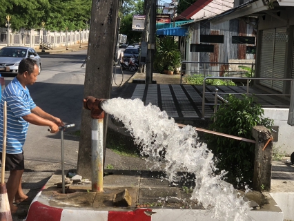 ไฟล์แนบ กปภ.สาขากระบี่ ดำเนินการตามแผนงานบริการและควบคุมน้ำสูญเสีย โบล์วน้ำเพื่อระบายตะกอนในเส้นท่อ บริเวณพื้นที่ ถนนเจ้าฟ้า ตำบลปากน้ำ อำเภอเมืองกระบี่ จังหวัดกระบี่
