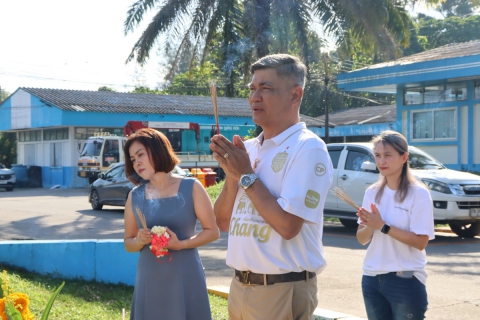ไฟล์แนบ กปภ.สาขาภูเก็ต จัดกิจกรรมทำบุญสำนักงาน และสักการะศาลพระแม่ธรณีวิสุทธิสรรพสักขีบารมีธำรงชล