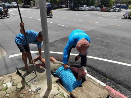 ไฟล์แนบ กปภ.สาขากระบี่ ลงพื้นที่สำรวจหาท่อแตกท่อรั่วเชิงรุก (ALC) บริเวณพื้นที่ ถนนเจ้าฟ้า ตำบลปากน้ำ อำเภอเมือง จังหวัดกระบี่ 